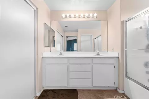 Bath - 1474 Albillo Loop, Perris, CA 92571 photo 2 of 2