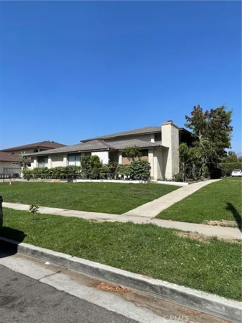 1140 Oxford Dr, Redlands, CA 92374 photo 2