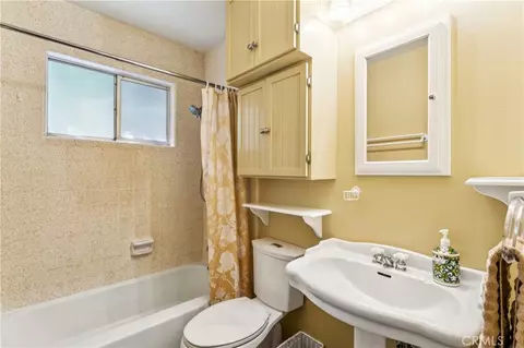 Bath - 29029 Alder Ter, Cedar Glen, CA 92321 photo 1 of 1