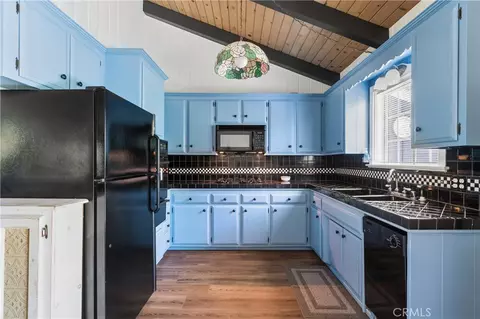Kitchen - 29029 Alder Ter, Cedar Glen, CA 92321 photo 1 of 3