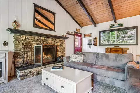 Living - 29029 Alder Ter, Cedar Glen, CA 92321 photo 4 of 4