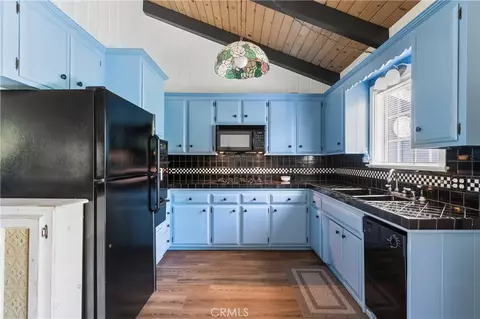 Kitchen - 29029 Alder Ter, Cedar Glen, CA 92321 photo 1 of 3