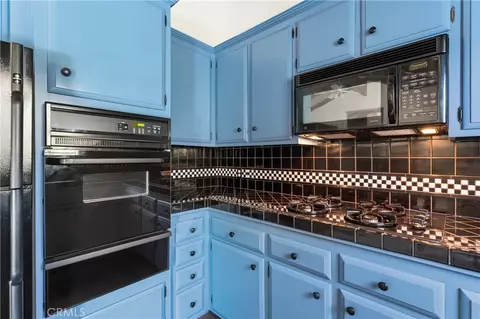 Kitchen - 29029 Alder Ter, Cedar Glen, CA 92321 photo 2 of 3