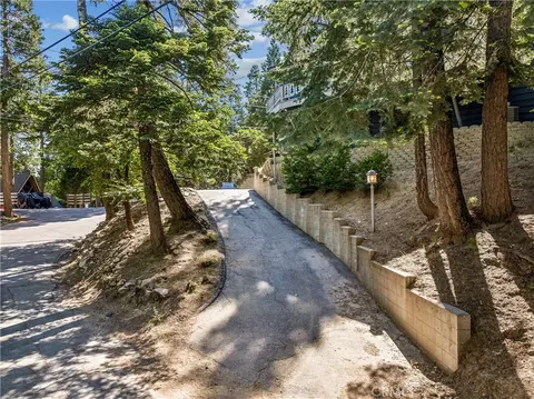 Exterior - 29029 Alder Ter, Cedar Glen, CA 92321 photo 8 of 10
