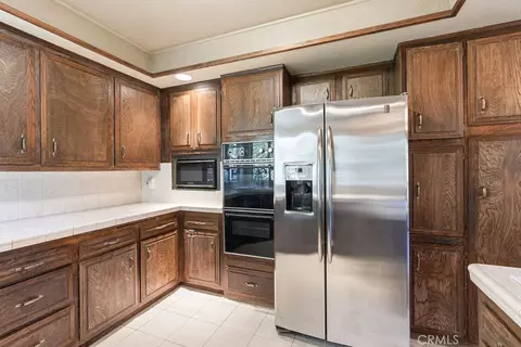 Kitchen - 320 Delle, Crestline, CA 92325 photo 3 of 4