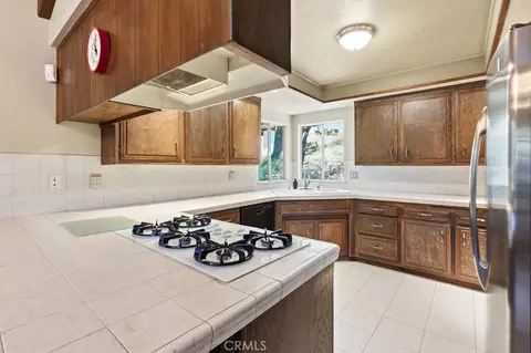 Kitchen - 320 Delle, Crestline, CA 92325 photo 1 of 4