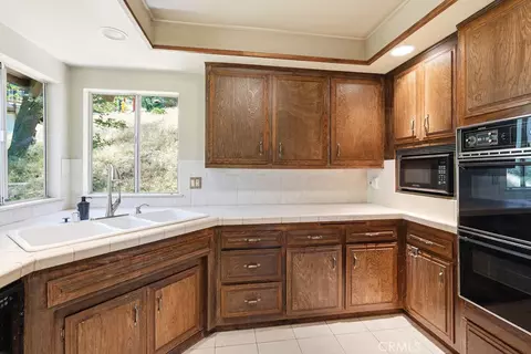 Kitchen - 320 Delle, Crestline, CA 92325 photo 4 of 4