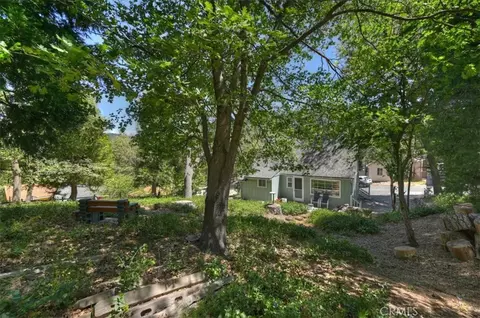 Exterior - 23720 Hillside, Crestline, CA 92325 photo 5 of 11