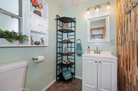 Bath - 23720 Hillside, Crestline, CA 92325 photo 1 of 3