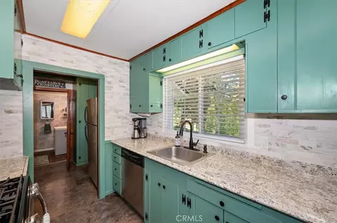 Kitchen - 23720 Hillside, Crestline, CA 92325 photo 1 of 5