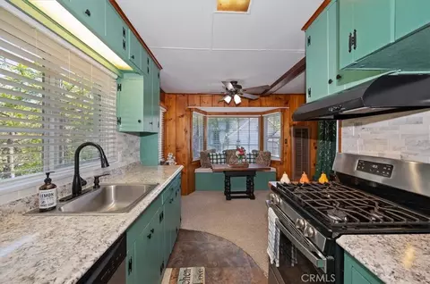Kitchen - 23720 Hillside, Crestline, CA 92325 photo 4 of 5