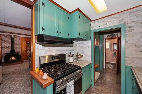 Kitchen - 23720 Hillside, Crestline, CA 92325 photo 3 of 5