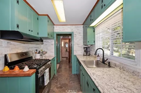 Kitchen - 23720 Hillside, Crestline, CA 92325 photo 2 of 5