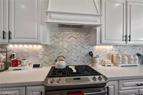 Kitchen - 13596 Mesa Crest Dr, Yucaipa, CA 92399 photo 3 of 5