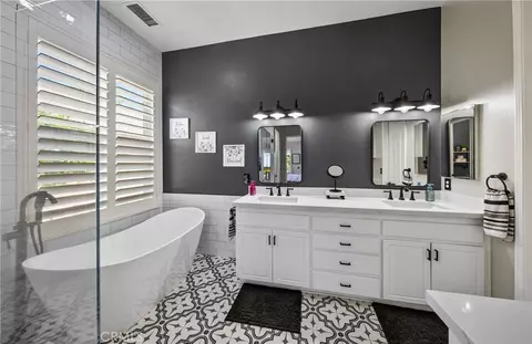 Bath - 13596 Mesa Crest Dr, Yucaipa, CA 92399 photo 1 of 4