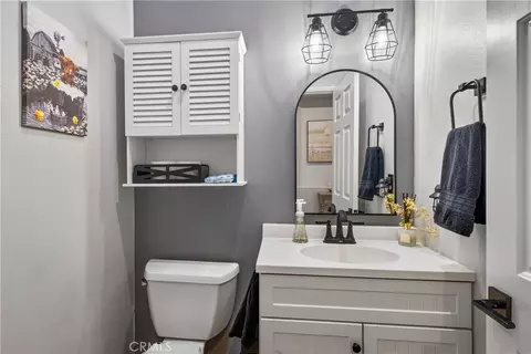Bath - 13596 Mesa Crest Dr, Yucaipa, CA 92399 photo 4 of 4