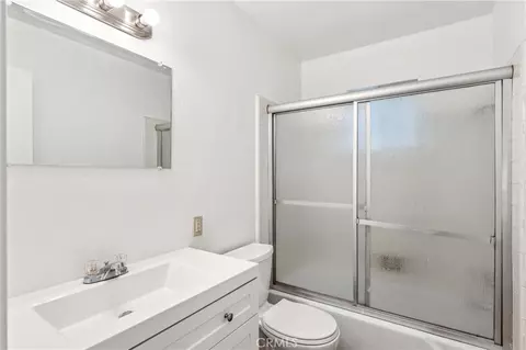 Bath - 494 Wylerhorn, Crestline, CA 92325 photo 1 of 2