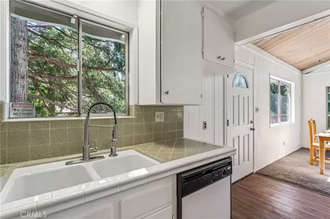 Kitchen - 494 Wylerhorn, Crestline, CA 92325 photo 1 of 1