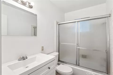 Bath - 494 Wylerhorn, Crestline, CA 92325 photo 1 of 2
