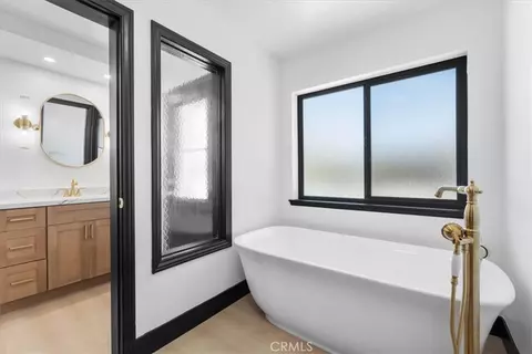 Bath - 1544 Mohave, Colton, CA 92324 photo 4 of 9