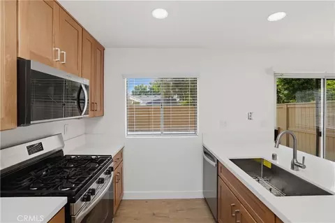 Kitchen - 11 Fairside, Irvine, CA 92614 photo 4 of 5