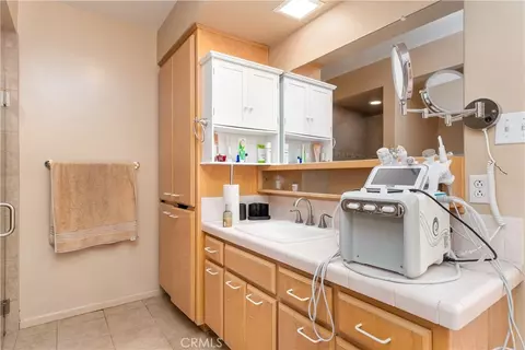 Bath - 4967 Chapala, Riverside, CA 92507 photo 2 of 4