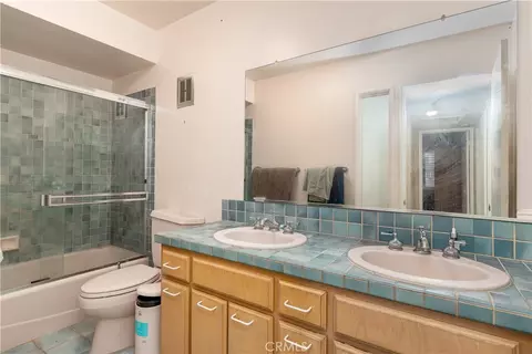 Bath - 4967 Chapala, Riverside, CA 92507 photo 3 of 4