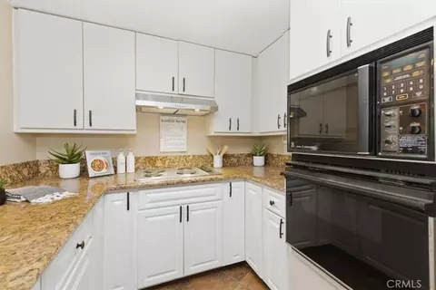 Kitchen - 700 E Ocean #601, Long Beach, CA 90802 photo 3 of 5
