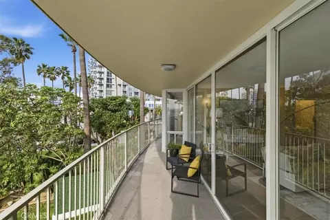 Exterior - 700 E Ocean #601, Long Beach, CA 90802 photo 4 of 14