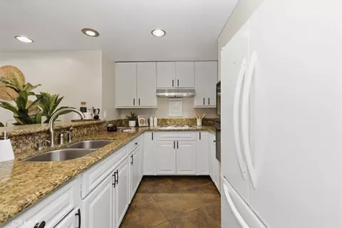 Kitchen - 700 E Ocean #601, Long Beach, CA 90802 photo 2 of 5