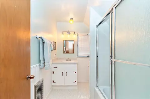 Bath - 157 Bret Harte Rd, Lake Arrowhead, CA 92352 photo 2 of 2