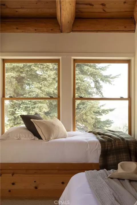 Bedroom - 28963 Quail Run Dr, Lake Arrowhead, CA 92352 photo 4 of 7