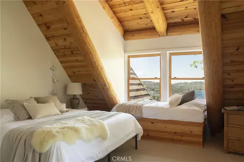 Bedroom - 28963 Quail Run Dr, Lake Arrowhead, CA 92352 photo 5 of 7