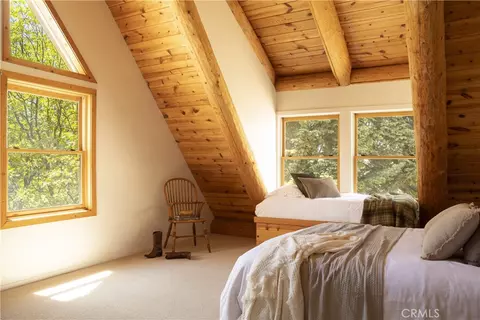 Bedroom - 28963 Quail Run Dr, Lake Arrowhead, CA 92352 photo 3 of 7