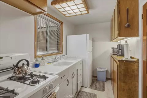 Kitchen - 22980 Crest Frst, Crestline, CA 92325 photo 1 of 2