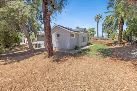 Exterior - 1540 W Cypress, Redlands, CA 92373 photo 4 of 5