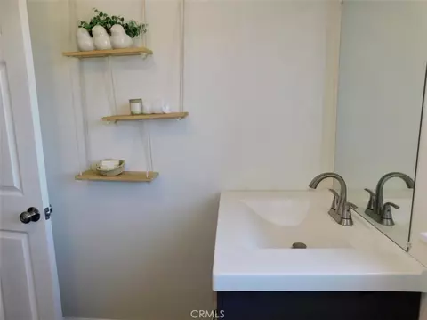 Bath - 503 Palm, Needles, CA 92363 photo 3 of 5