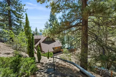 363 Pine Hl, Fawnskin, CA 92333
