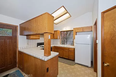 Kitchen - 955 Coulter Pne, Crestline, CA 92325 photo 1 of 6