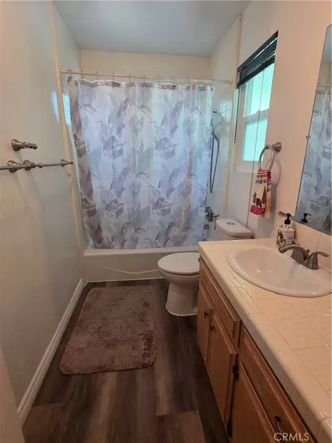 Bath - 582 Grass Valley Ct, Lake Arrowhead, CA 92352 photo 2 of 4