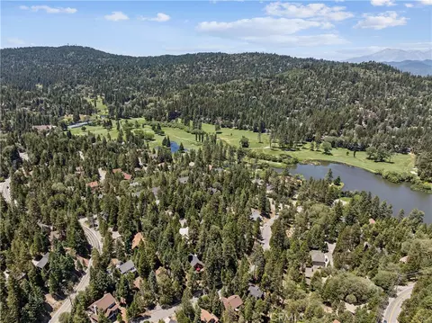 View/Area - 582 Grass Valley Ct, Lake Arrowhead, CA 92352 photo 2 of 3