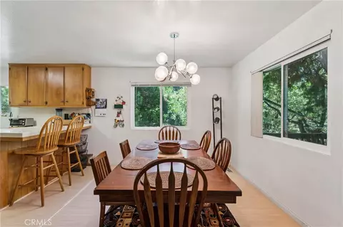 Dining - 582 Grass Valley Ct, Lake Arrowhead, CA 92352 photo 1 of 3