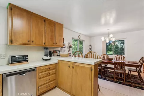 Kitchen - 582 Grass Valley Ct, Lake Arrowhead, CA 92352 photo 3 of 3