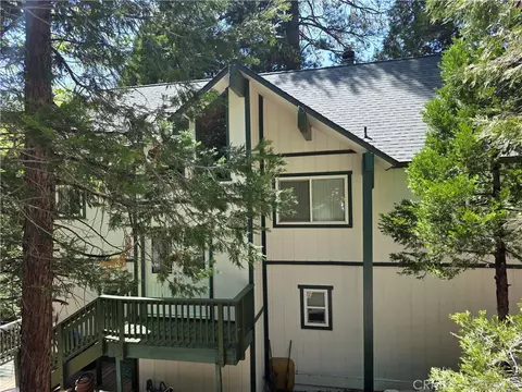582 Grass Valley Ct, Lake Arrowhead, CA 92352
