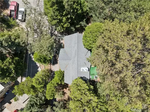 View/Area - 582 Grass Valley Ct, Lake Arrowhead, CA 92352 photo 1 of 3