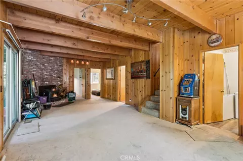 Living - 582 Grass Valley Ct, Lake Arrowhead, CA 92352 photo 4 of 5