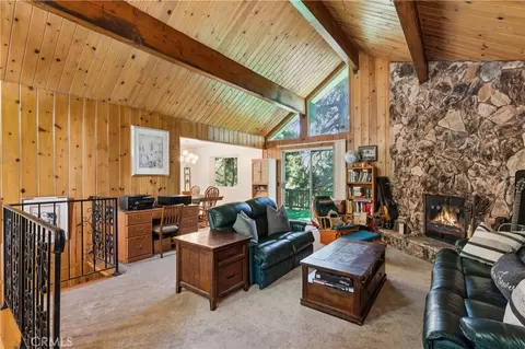 Living - 582 Grass Valley Ct, Lake Arrowhead, CA 92352 photo 1 of 5