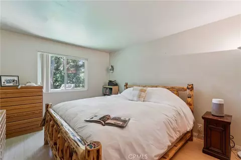 Bedroom - 582 Grass Valley Ct, Lake Arrowhead, CA 92352 photo 1 of 6