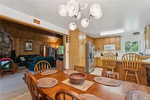 Dining - 582 Grass Valley Ct, Lake Arrowhead, CA 92352 photo 3 of 3
