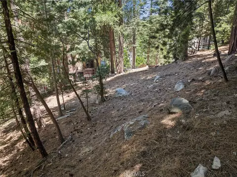 Exterior - 582 Grass Valley Ct, Lake Arrowhead, CA 92352 photo 6 of 8